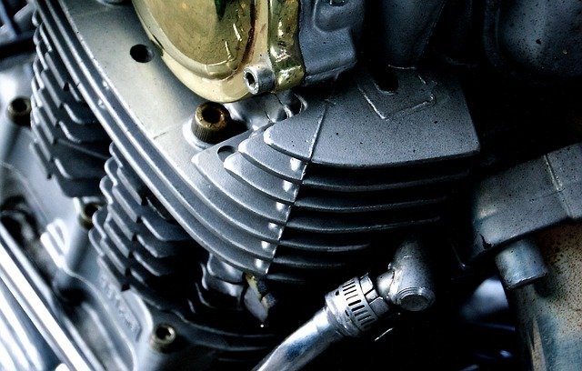 Motorcycle engine and its fins
