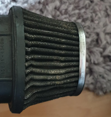 Air filter with oil coating
