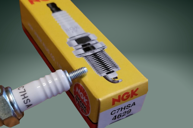 Non-resistor spark plug