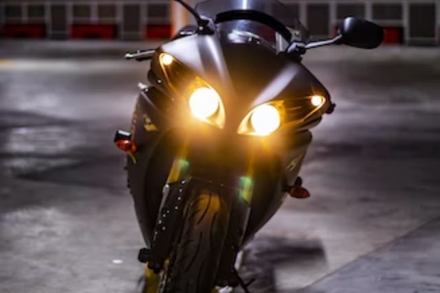 Motorcycle both headlights ON