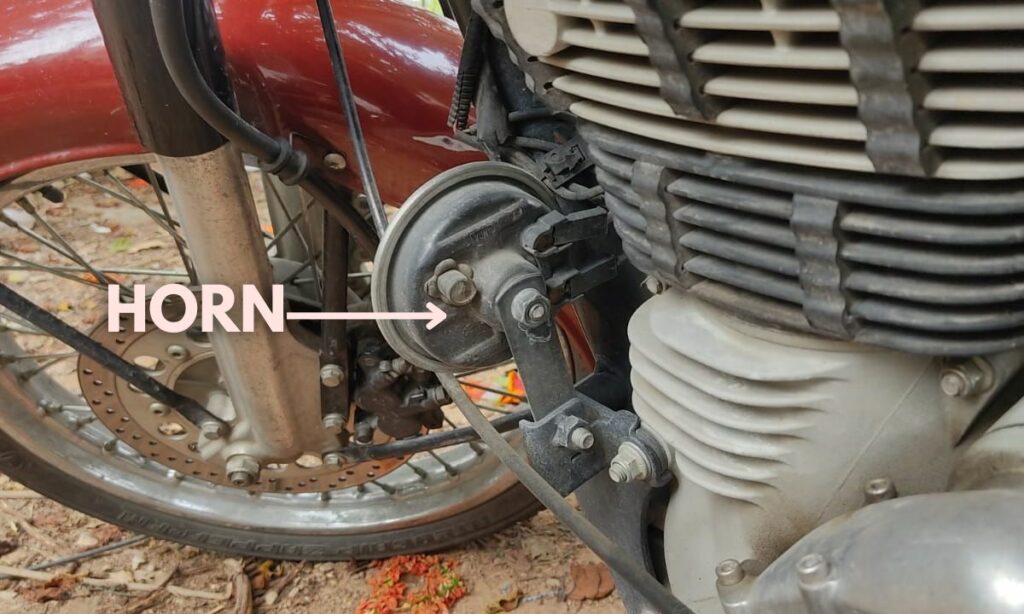 Motorcycle horn - beside engine