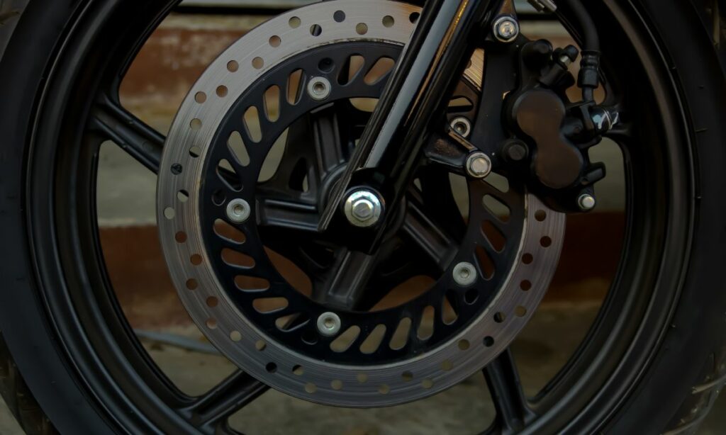 Motorcycle front wheel with disc and brake