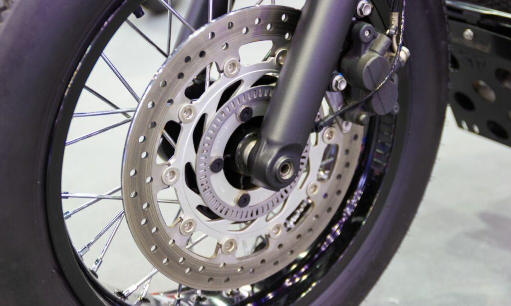 Motorcycle front wheel with disc and brake