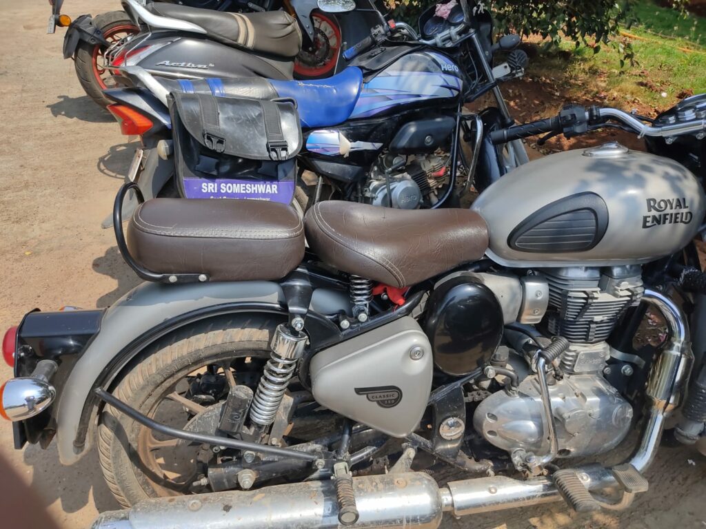 Motorcycles with different seat colors parked