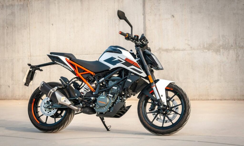 KTM 125 motorcycle with wet clutch