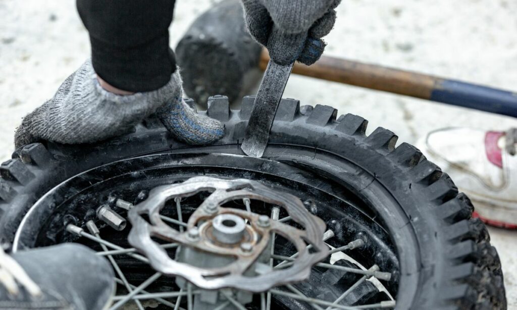 Motorcycle tire removing from rim