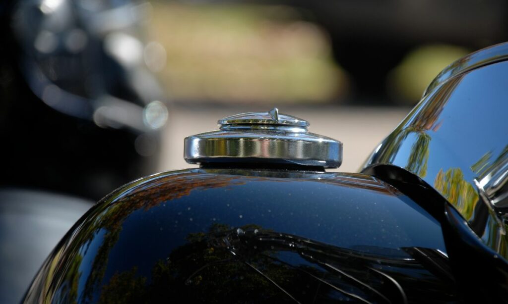 Motorcycle gas tank and cap