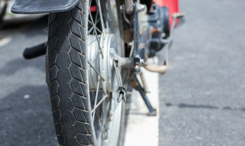 Narrow (skinny) tire on a motorcycle